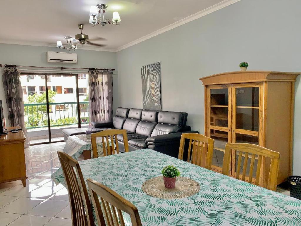 Marina Court Vacation Home 3 Bedrooms - Kota Kinabalu Exteriör bild