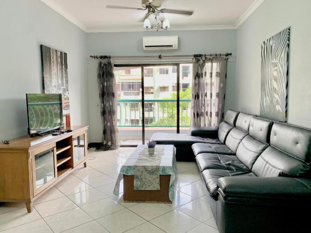 Marina Court Vacation Home 3 Bedrooms - Kota Kinabalu Exteriör bild