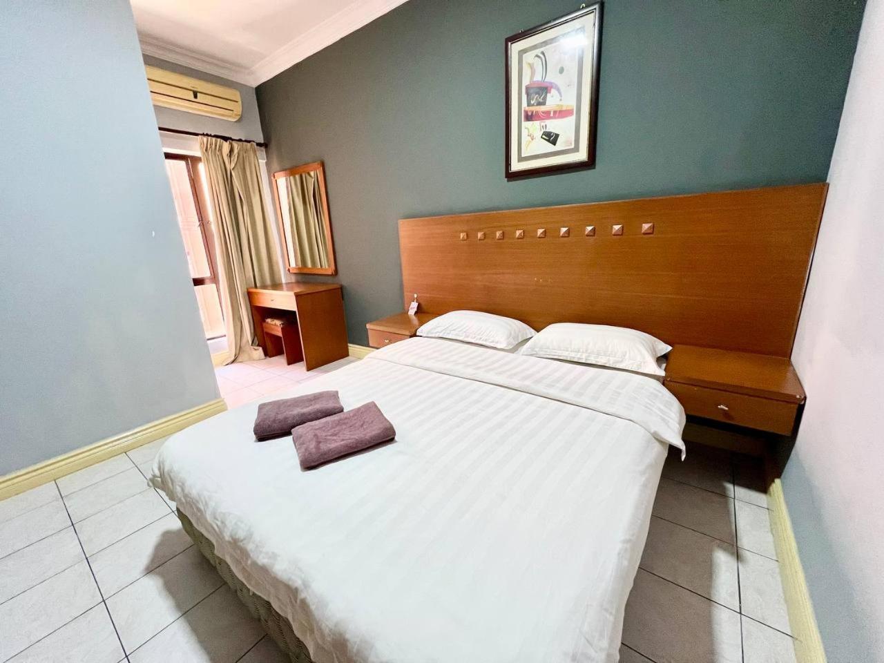 Marina Court Vacation Home 3 Bedrooms - Kota Kinabalu Exteriör bild