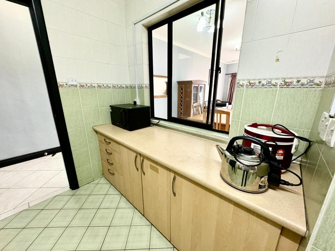 Marina Court Vacation Home 3 Bedrooms - Kota Kinabalu Exteriör bild